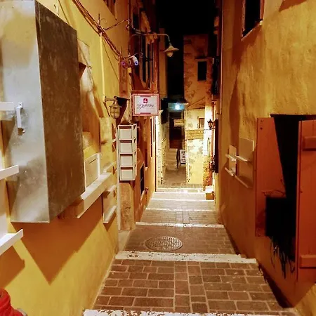 Caza Latina Hriszí Aktí Haniá